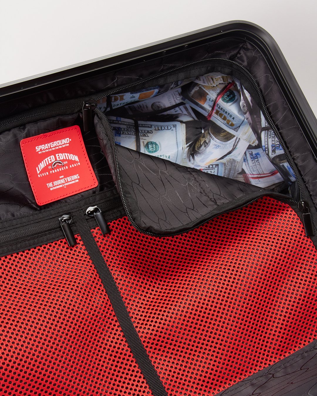 JUNGLE PARIS 21.5ƒ?� CARRY-ON SHARKITECTURE LUGGAGE